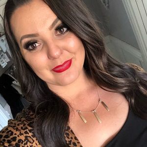 Meet your Posher, Holly